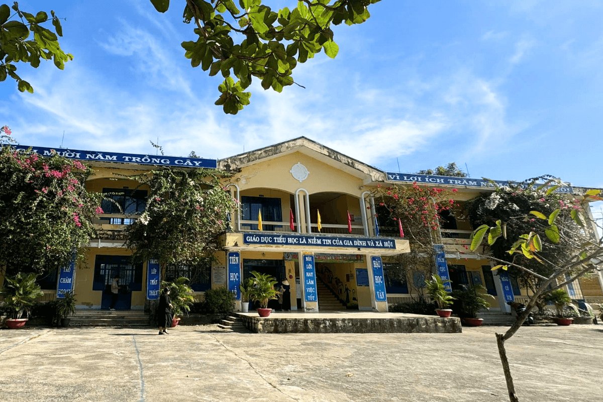 Luong Son A Primary School, where the charity program took place in Ninh Son District, Ninh Thuan Province.